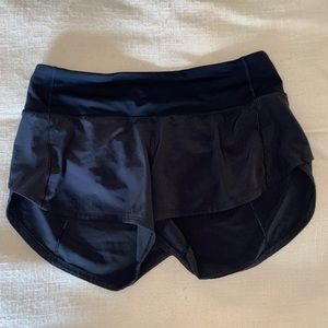 Lululemon- Speed Up Low-Rise Short 2.5”